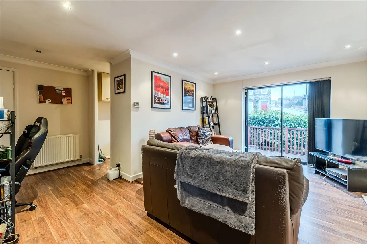 Town Street, Rodley, LS13, photo 4