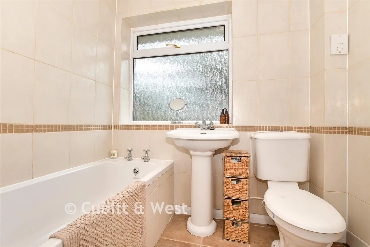 Fairbanks, Haywards Heath, RH16, photo 13