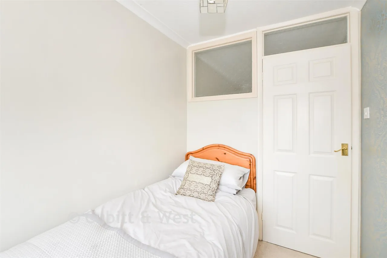 Fairbanks, Haywards Heath, RH16, photo 11