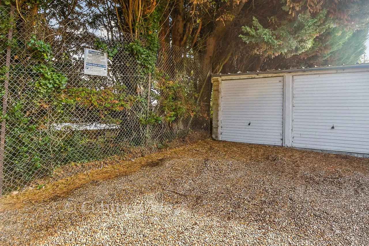 Fairbanks, Haywards Heath, RH16, photo 15
