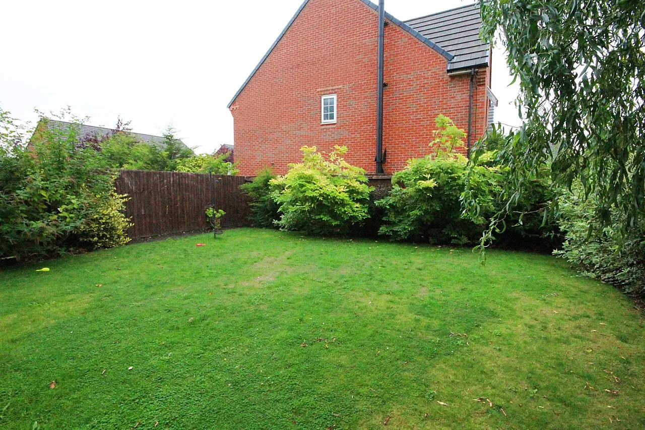 Bakersfield Drive, Great Sankey, Warrington, Warrington, WA5 8HP, photo 15