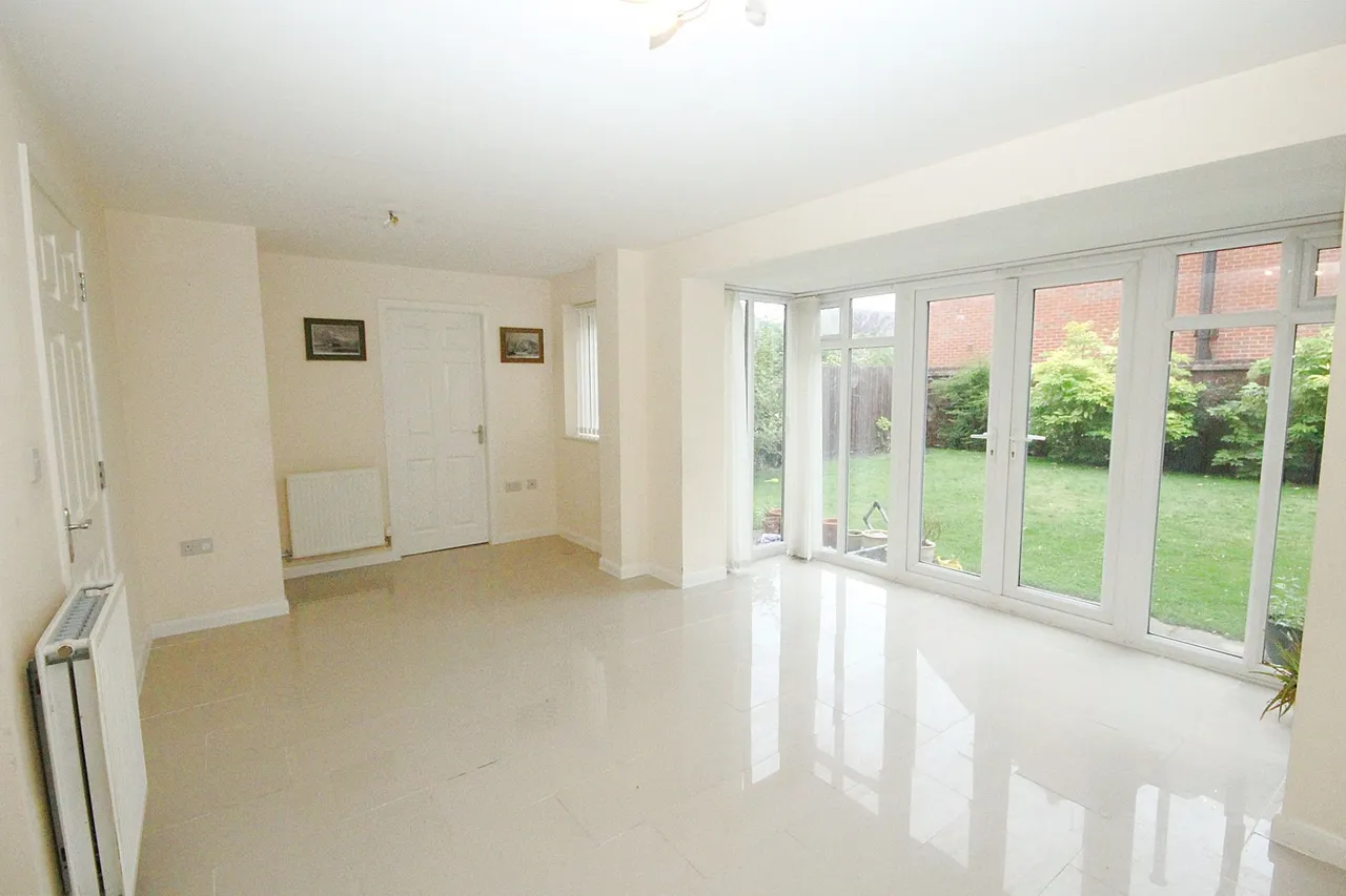 Bakersfield Drive, Great Sankey, Warrington, Warrington, WA5 8HP, photo 4