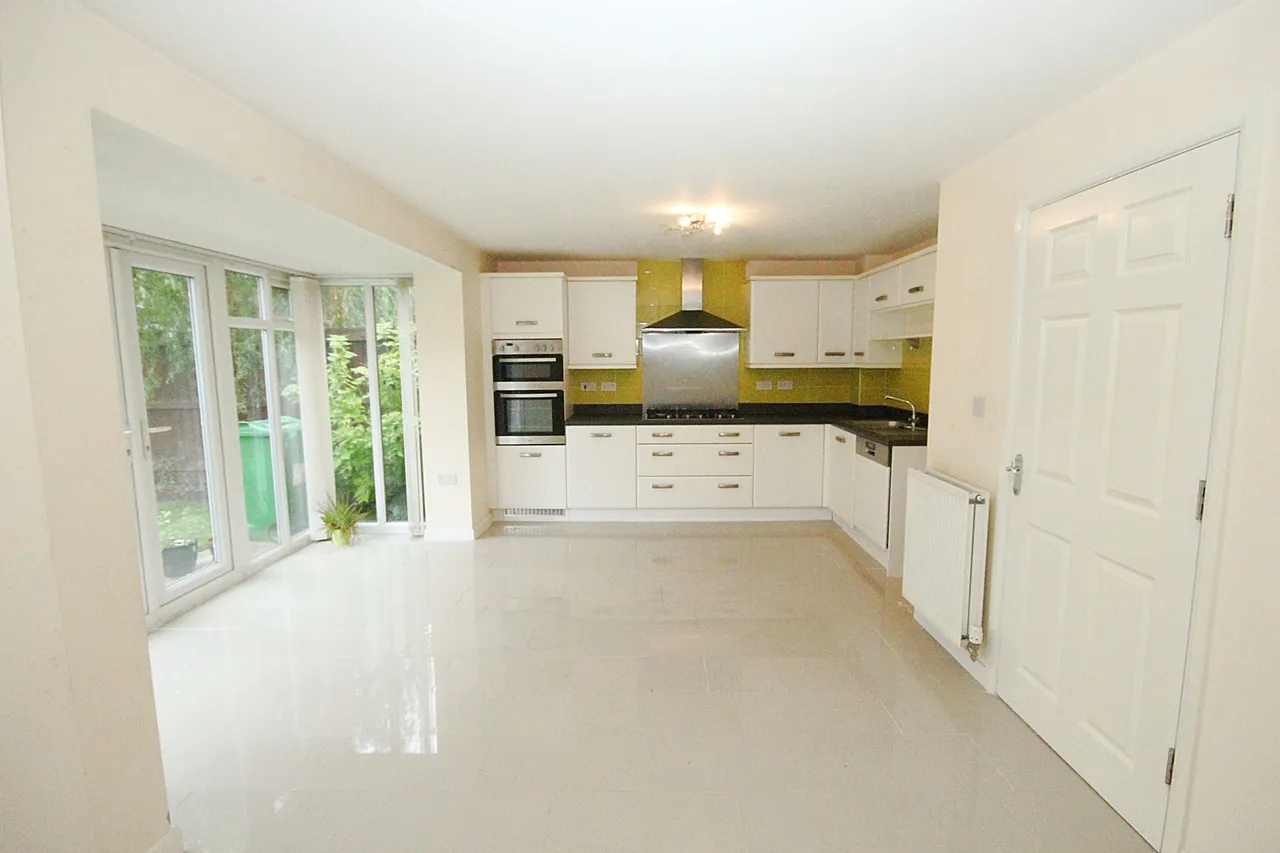 Bakersfield Drive, Great Sankey, Warrington, Warrington, WA5 8HP, photo 2