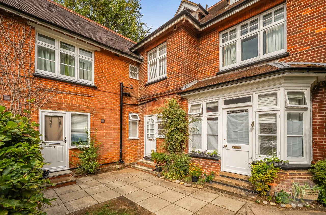 Busbridge Lane, Godalming, GU7, photo 10