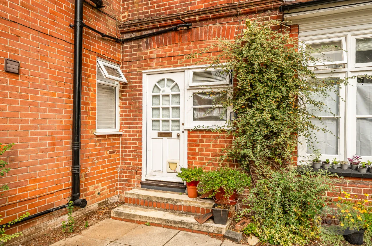 Busbridge Lane, Godalming, GU7, photo 13