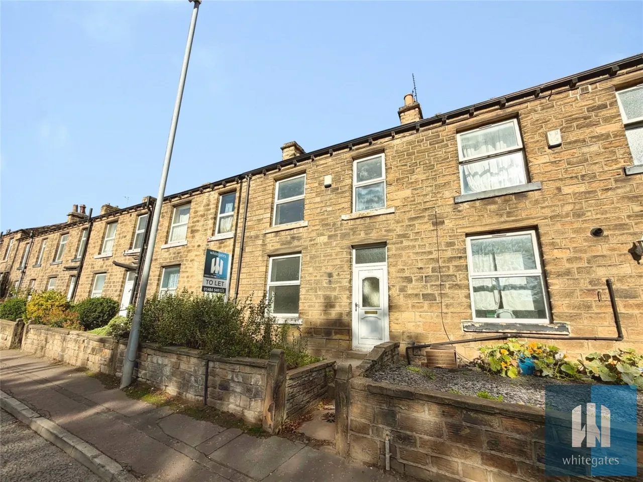 2 bed house to rent, Leeds Road, Bradley, HD2