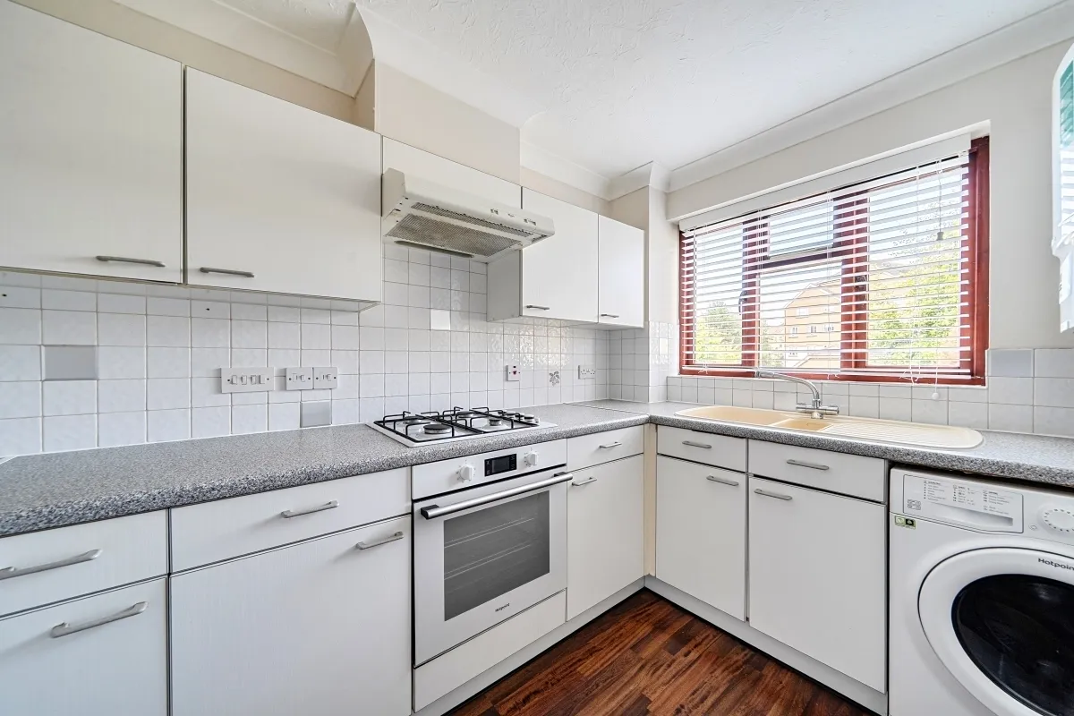 St. Annes Rise Redhill RH1, photo 4
