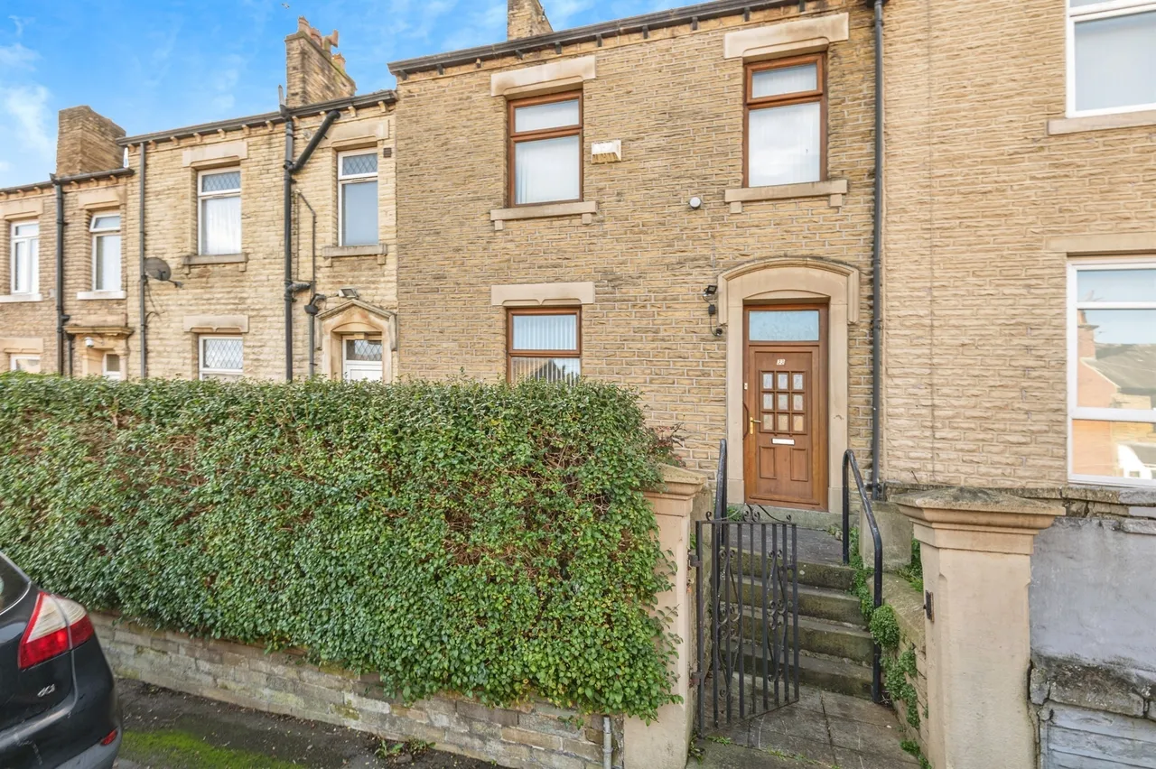 3 bed house for sale — Crescent Road, Birkby, Huddersfield