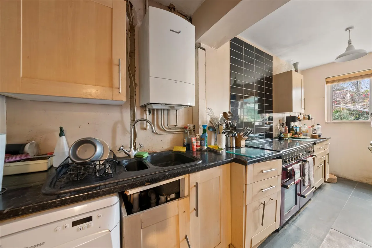 Wimborne Avenue, Norwood Green, photo 8