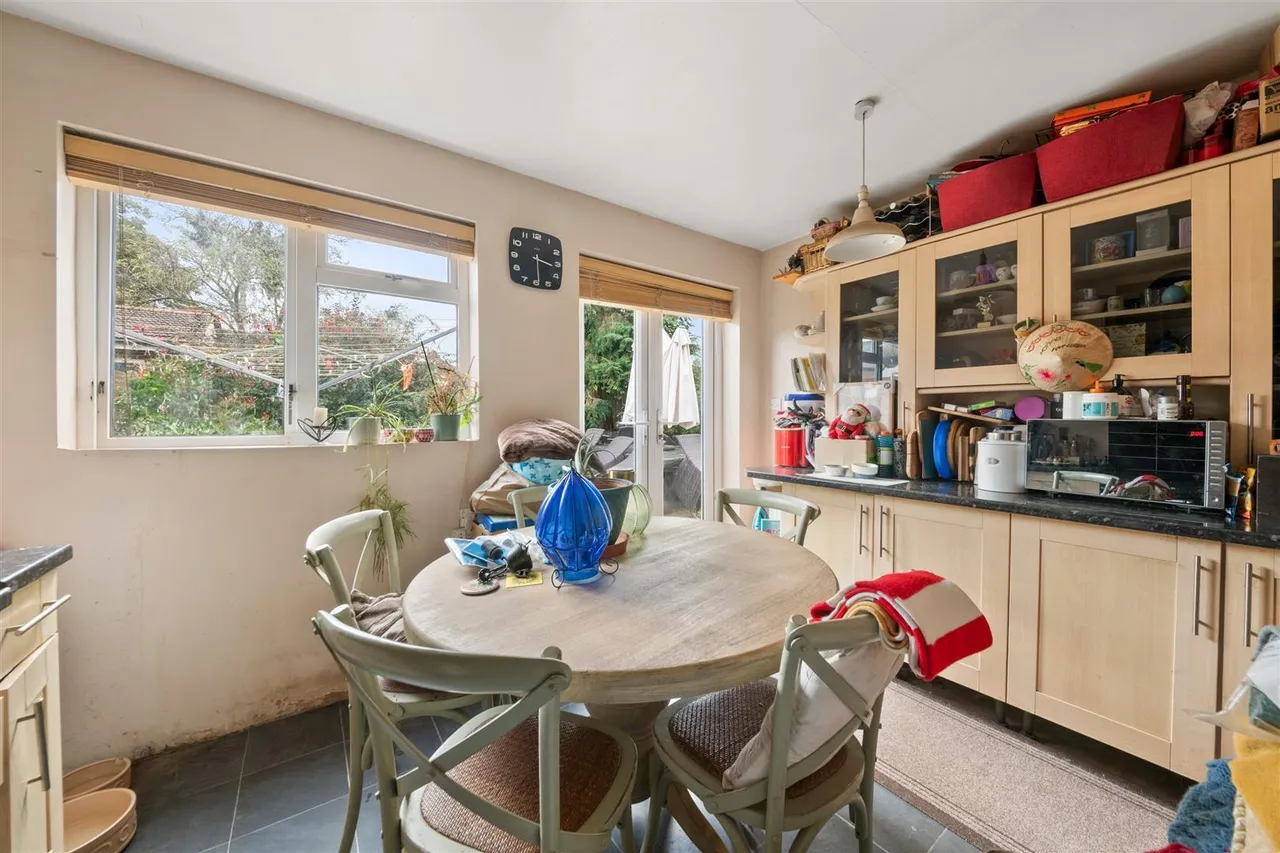 Wimborne Avenue, Norwood Green, photo 6