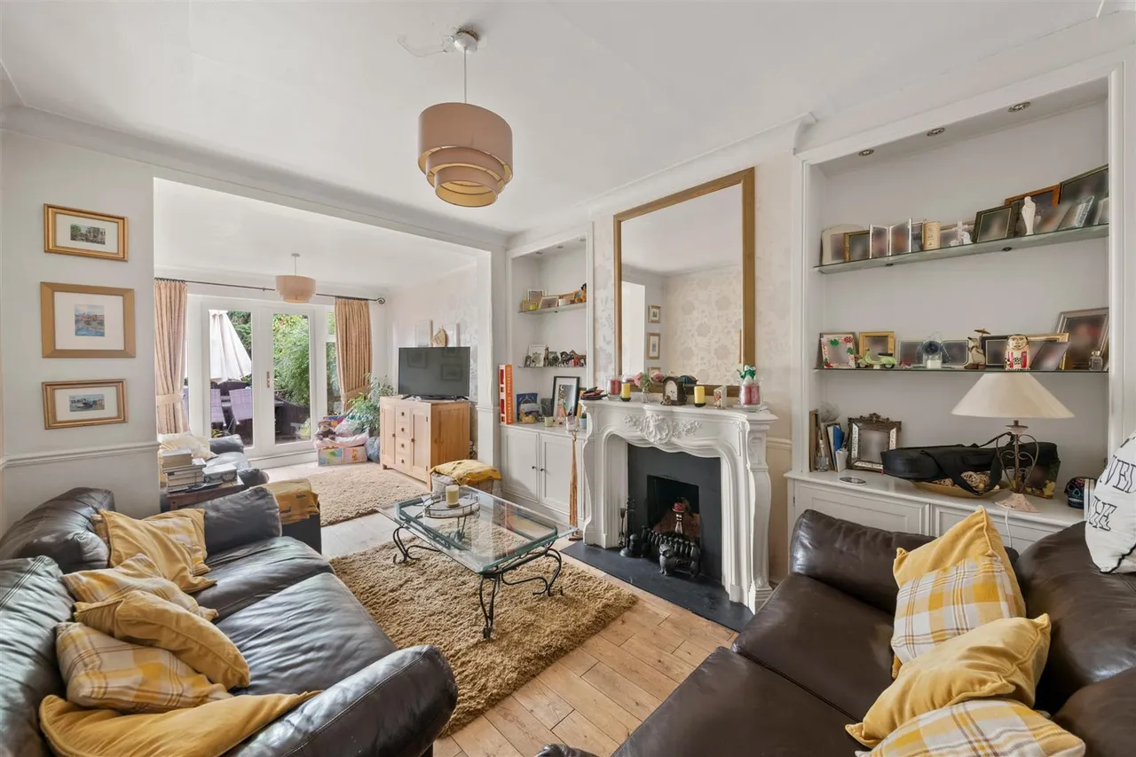 Wimborne Avenue, Norwood Green, photo 2