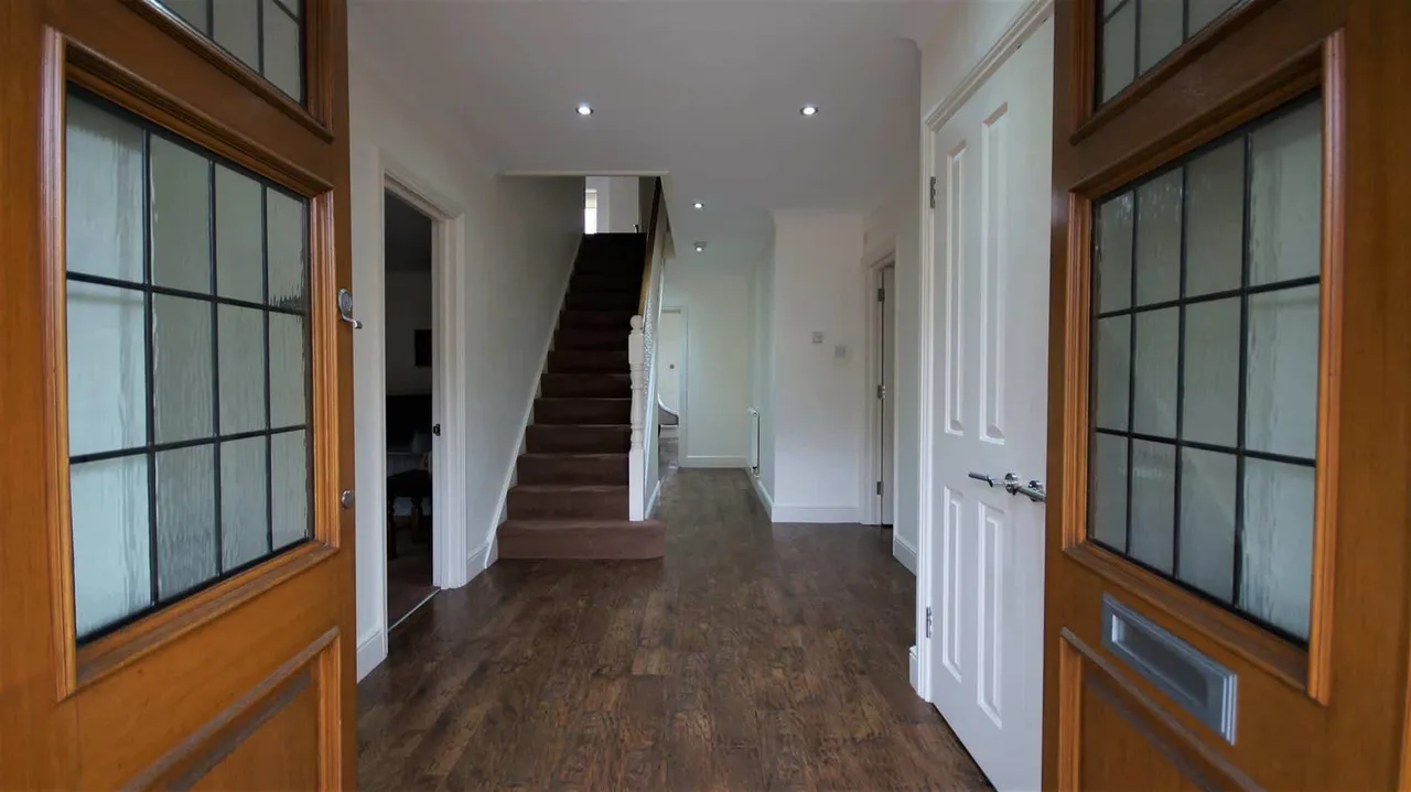 Chester Road, Chigwell, photo 4