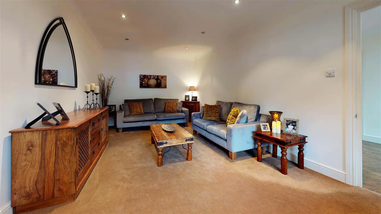 Chester Road, Chigwell, photo 5