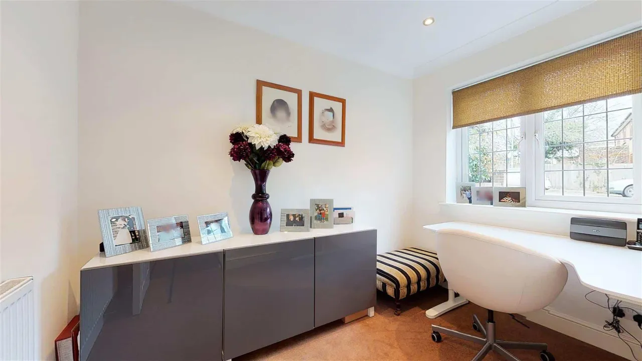 Chester Road, Chigwell, photo 7