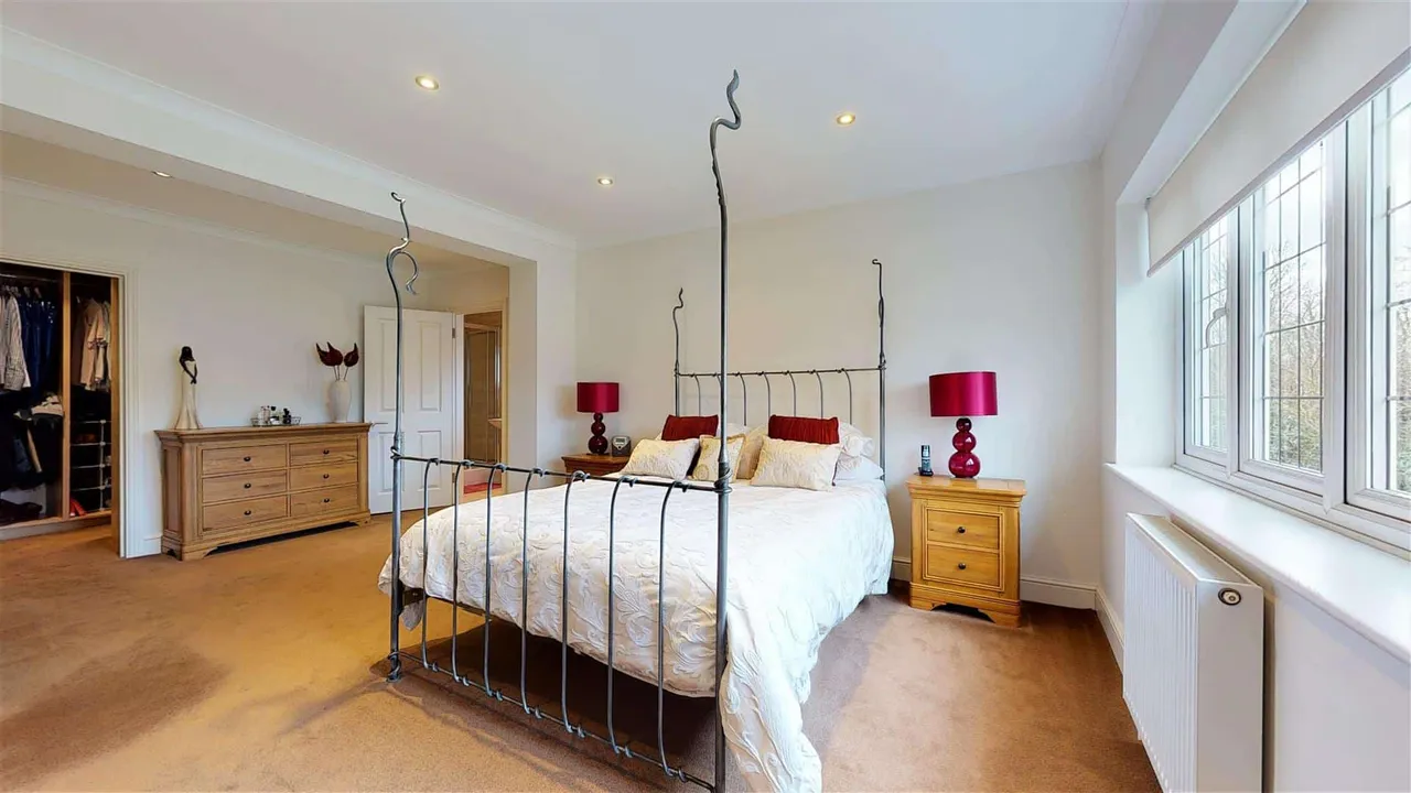 Chester Road, Chigwell, photo 9