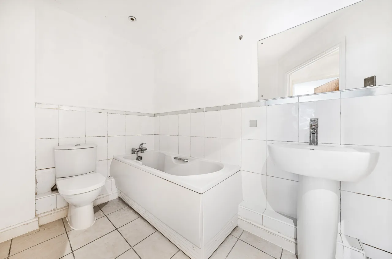Elmhurst Court, photo 8