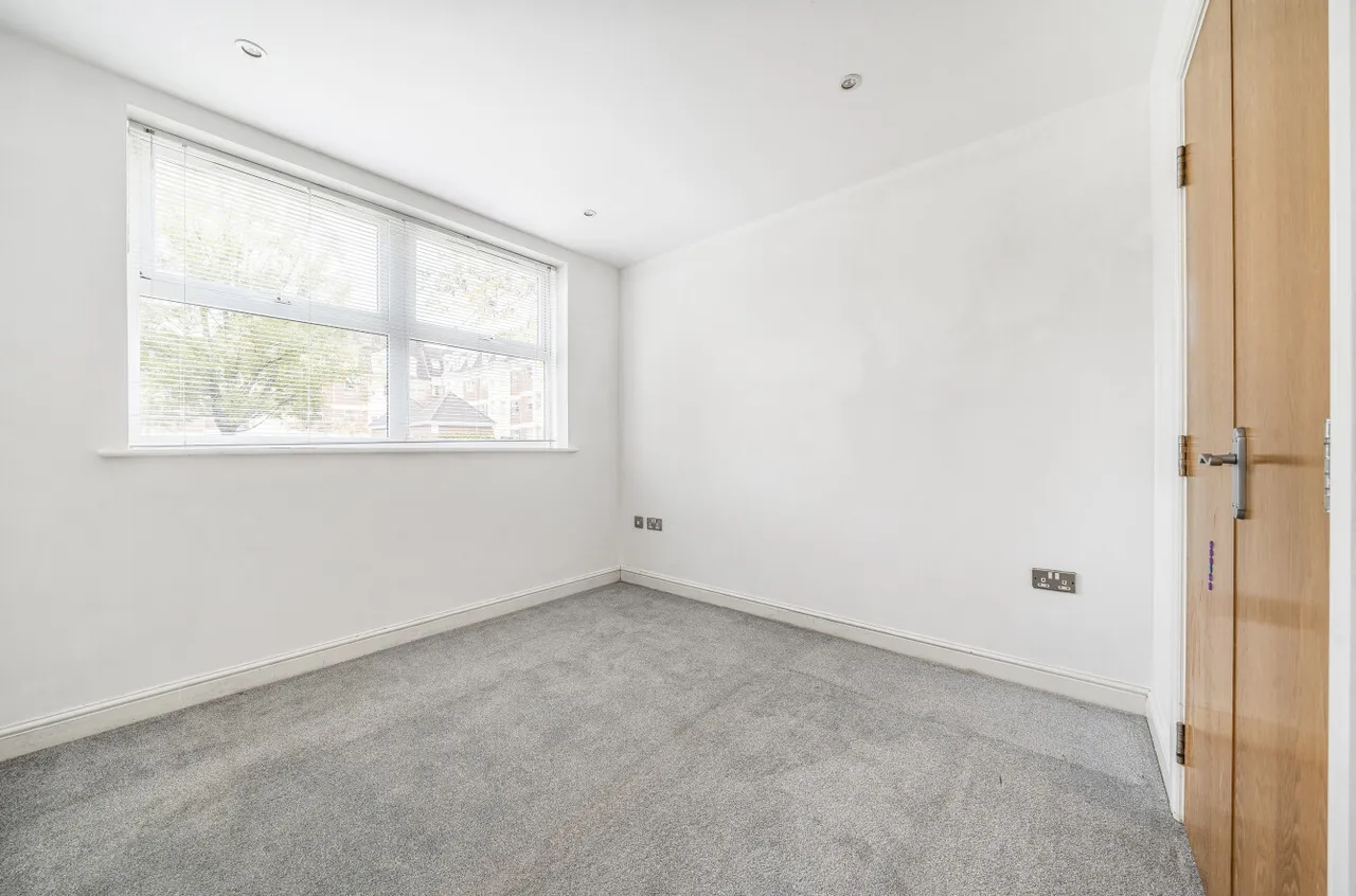 Elmhurst Court, photo 4