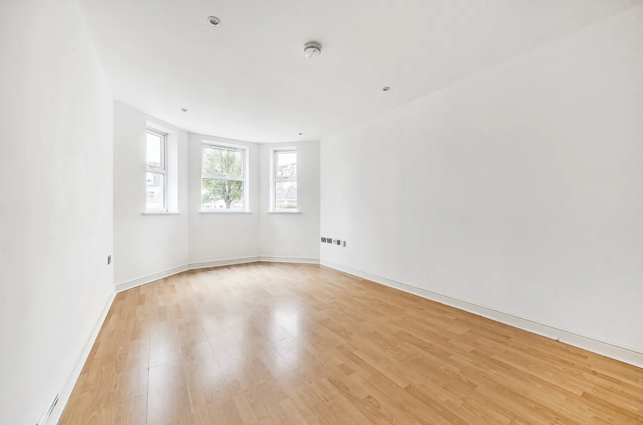 Elmhurst Court, photo 2