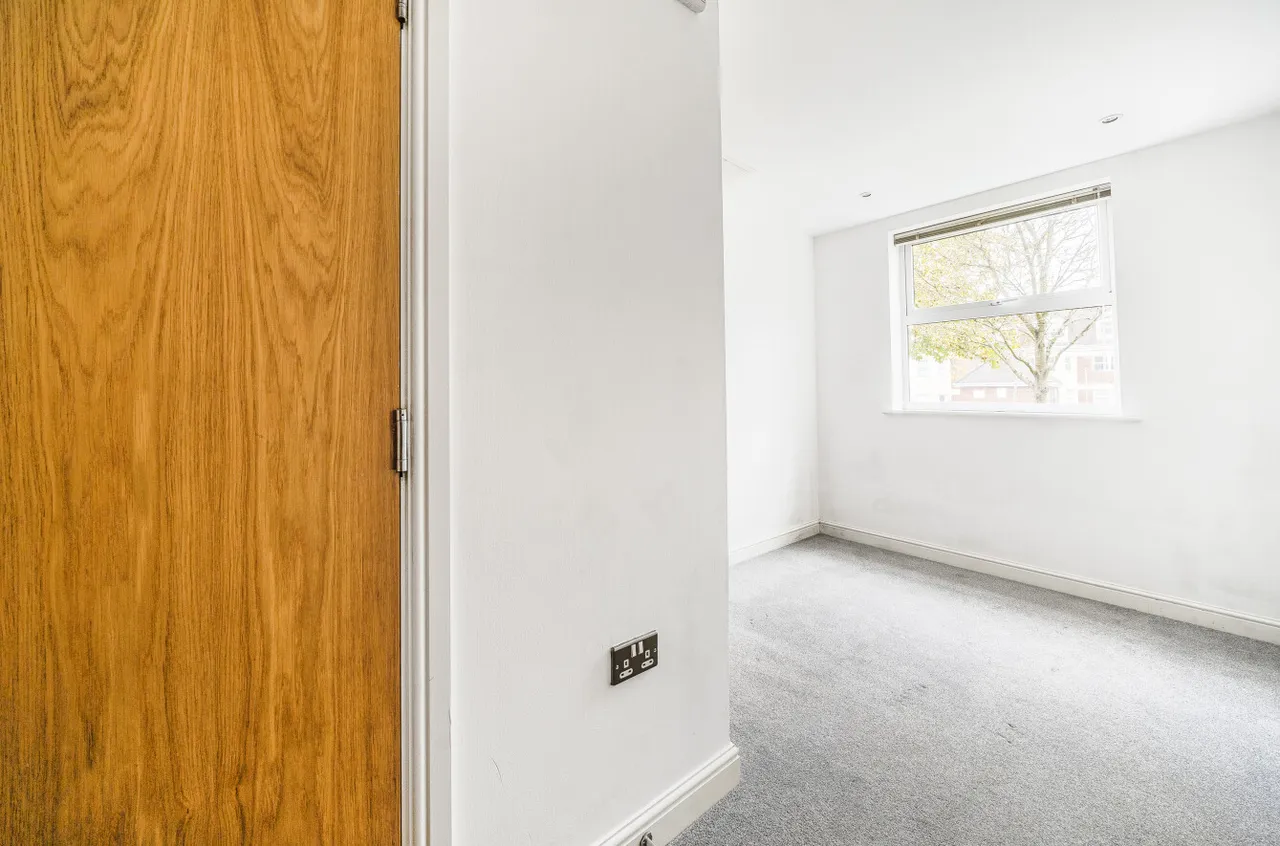 Elmhurst Court, photo 7