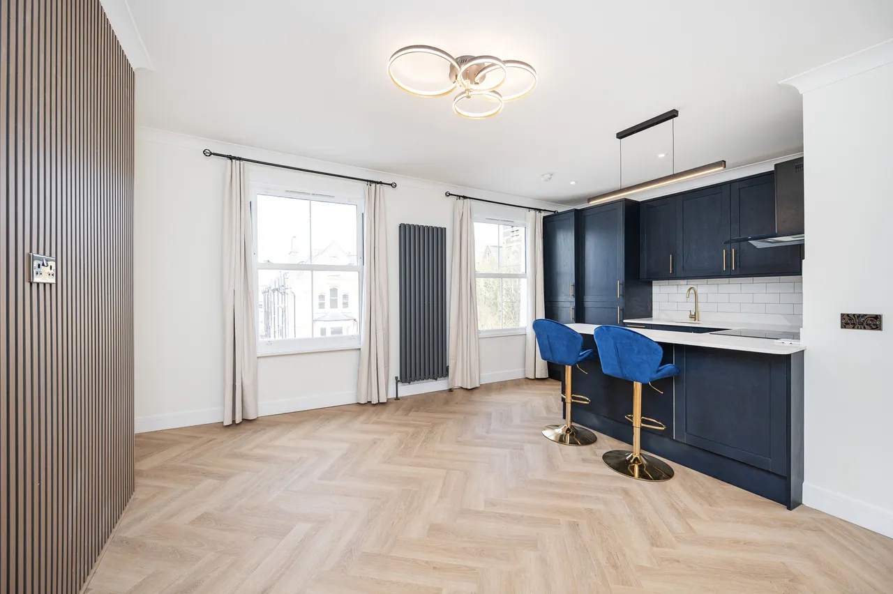 Flat C, 58 Colvestone Crescent, London, photo 6
