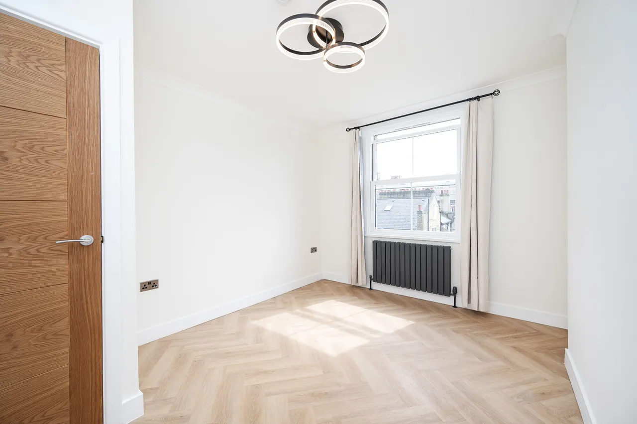 Flat C, 58 Colvestone Crescent, London, photo 9