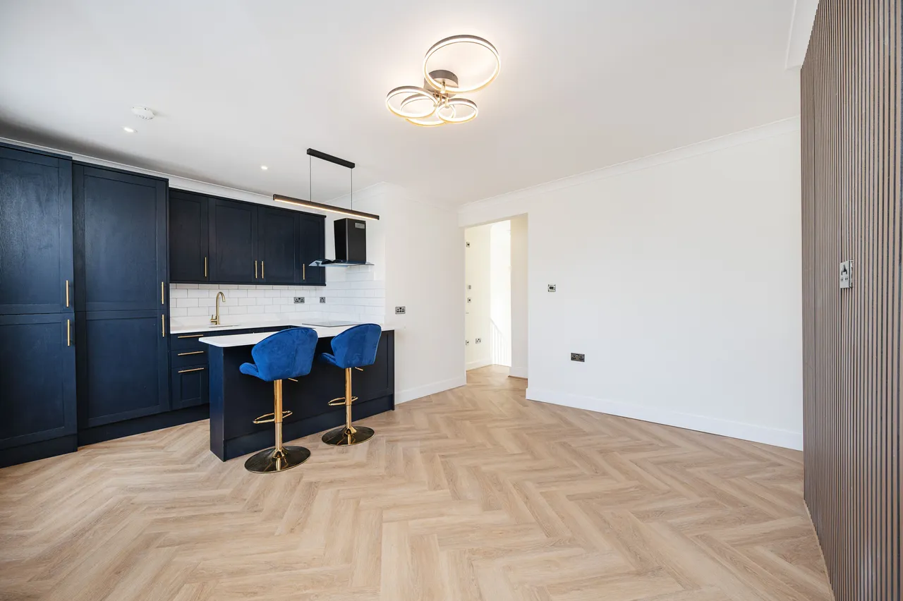 Flat C, 58 Colvestone Crescent, London, photo 7