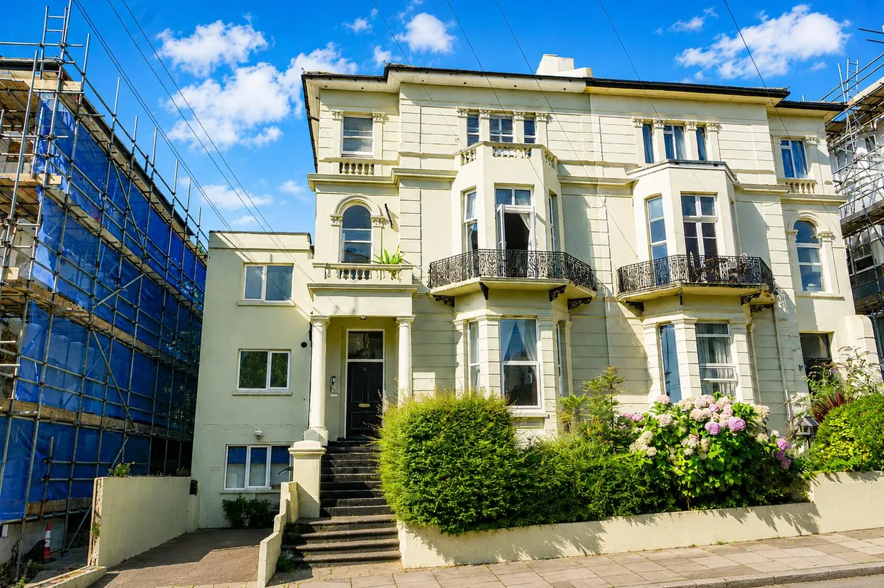 2 bed flat for sale, Pevensey Road, St Leonards-On-Sea