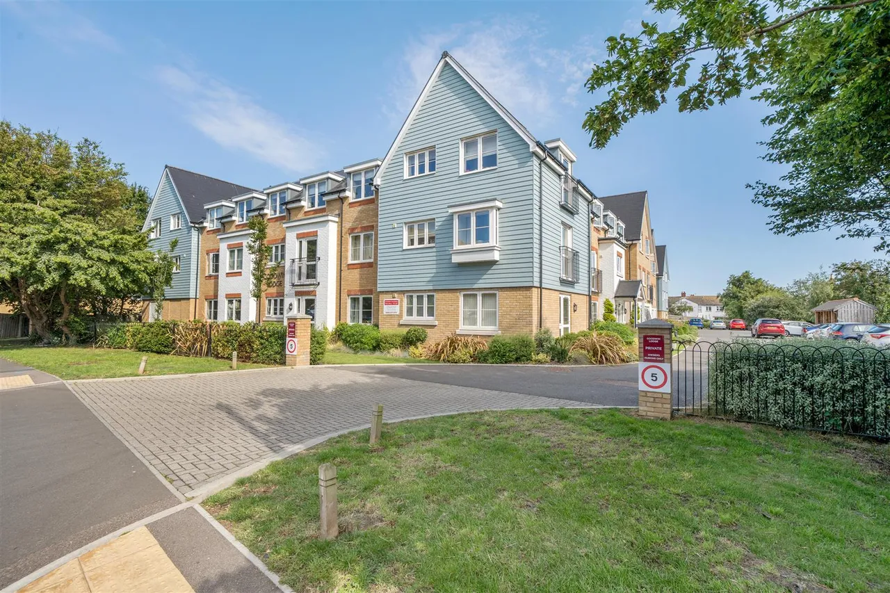 2 bed flat for sale, Ark Lane, Deal, CT14