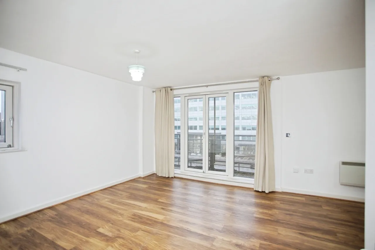 Manor House Drive, Coventry, West Midlands, CV1, photo 2