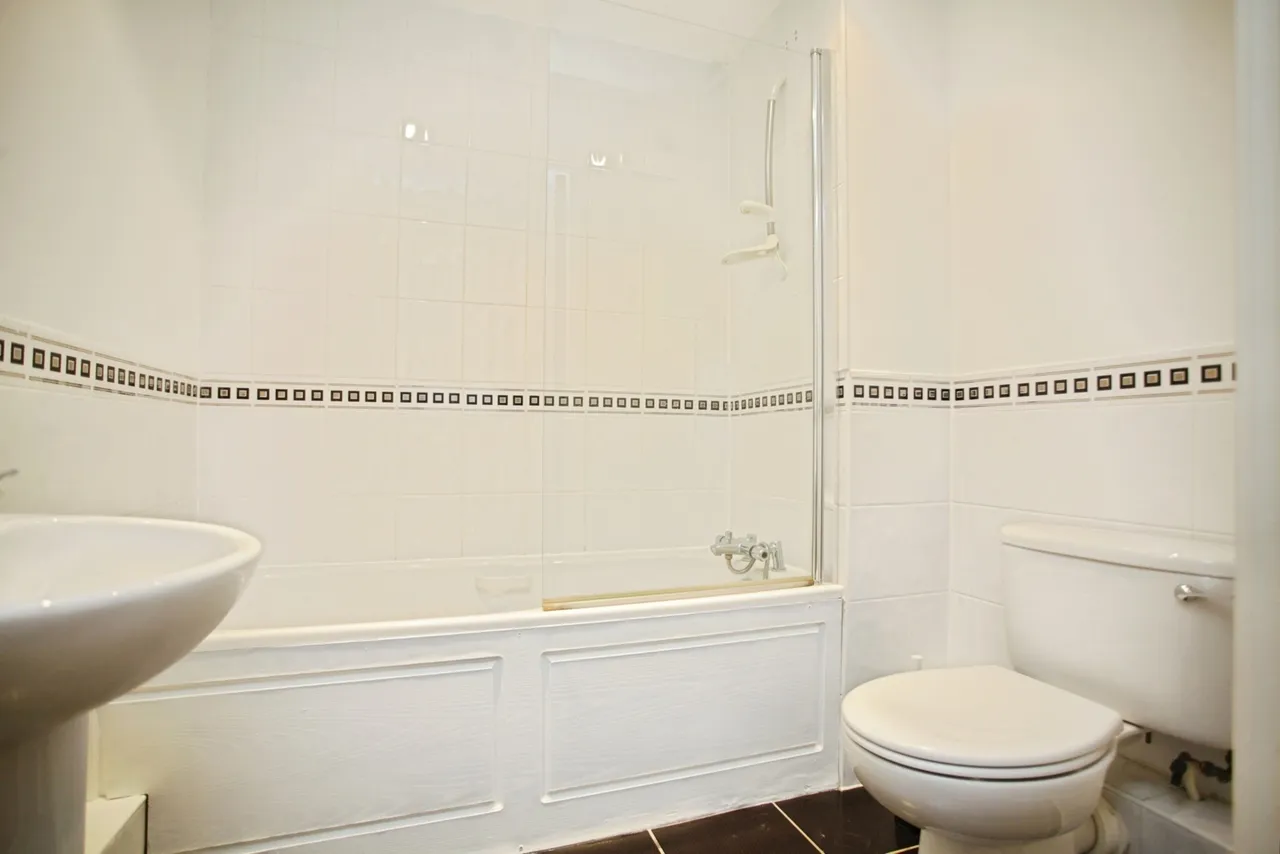 Manor House Drive, Coventry, West Midlands, CV1, photo 6