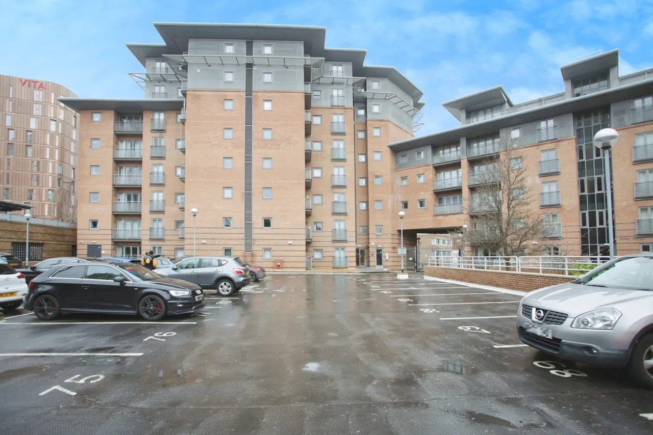 2 bed flat for sale — Manor House Drive, Coventry, West Midlands, CV1