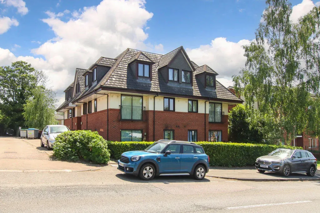 2 bed property for sale — 168 Queensway, Hemel Hempstead, Hertfordshire, HP2 5FX