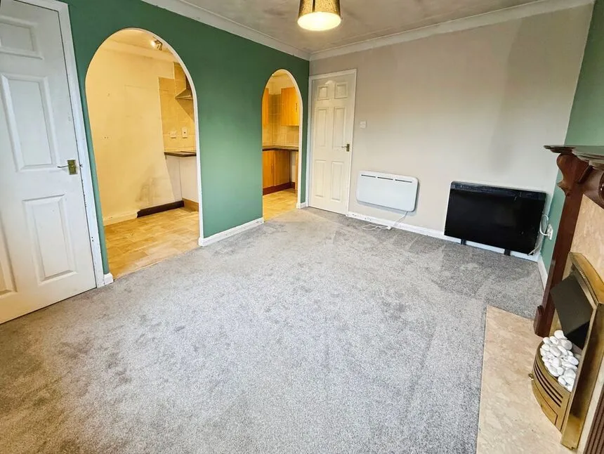 Elsham Crescent, Lincoln, Lincolnshire, LN6, photo 3