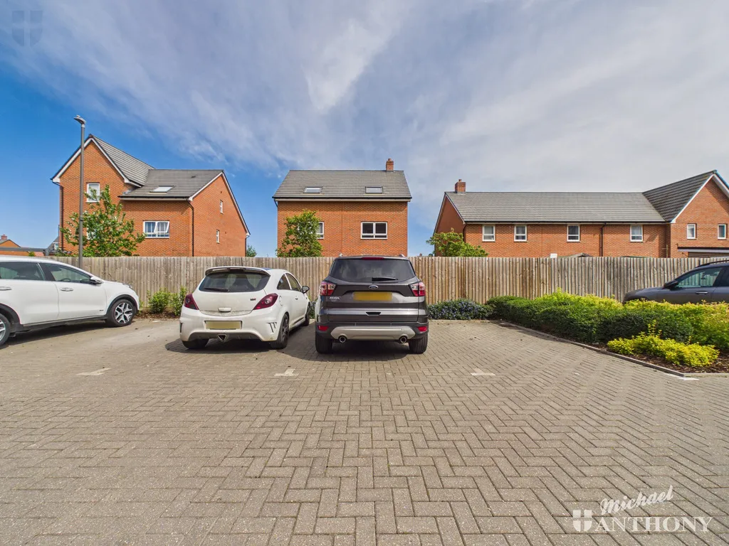 Kingsbrook Basin, Broughton, Aylesbury, HP22 7EP, photo 11