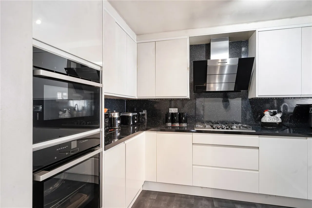 Thorpe Lea Road, Egham, TW20, photo 3