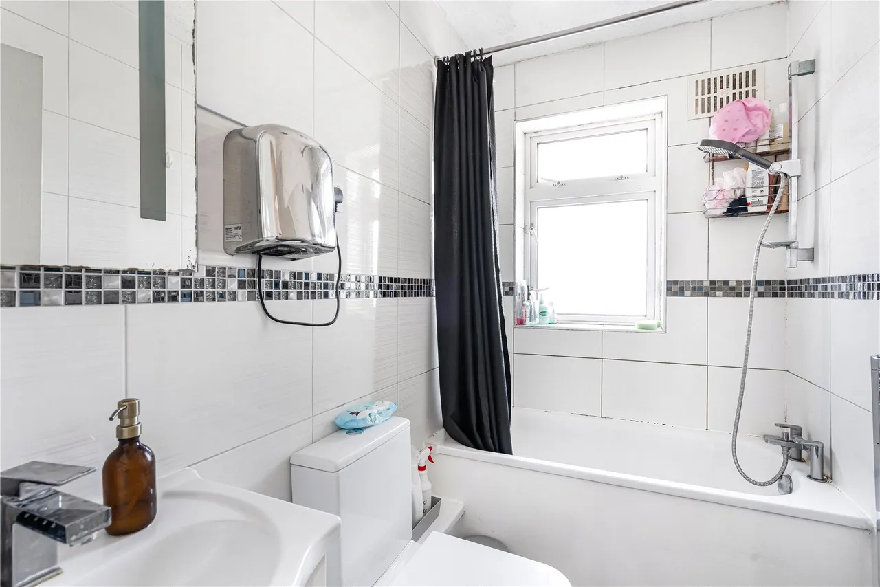 Thorpe Lea Road, Egham, TW20, photo 26