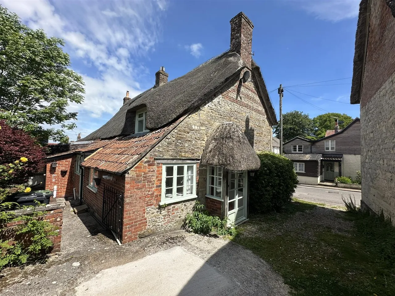 Higher Street, Okeford Fitzpaine, photo 7
