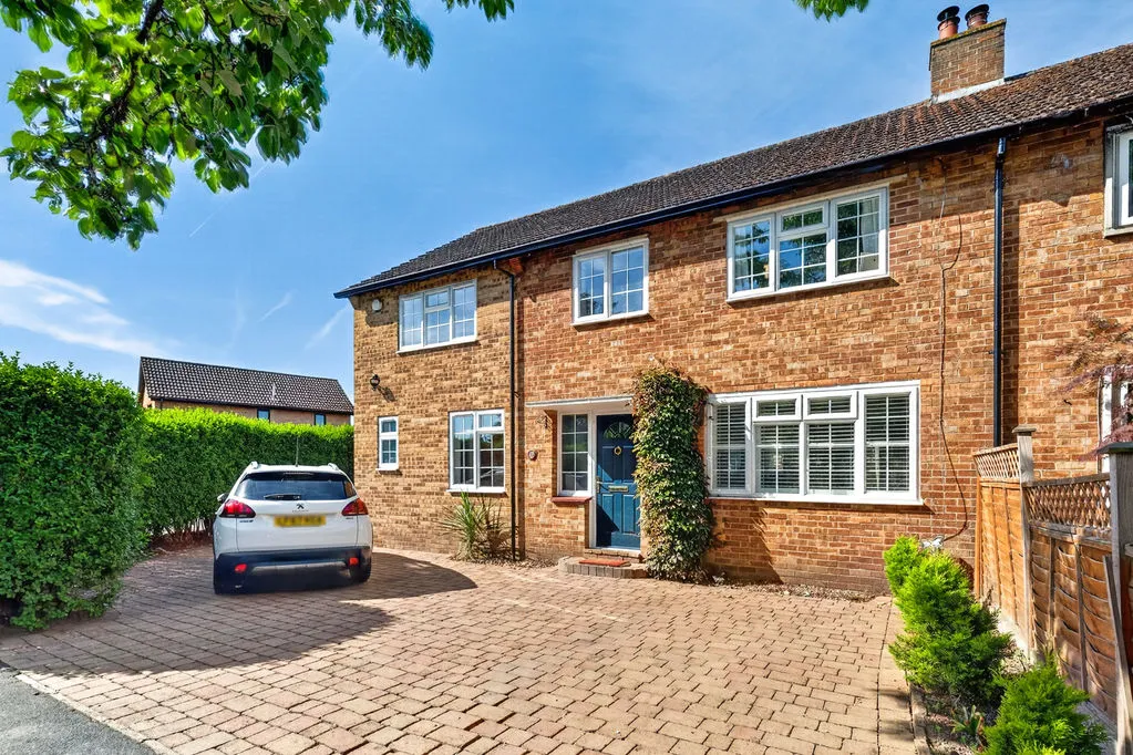 4 bed house for sale — Braycourt Avenue, Walton-On-Thames KT12 2BB