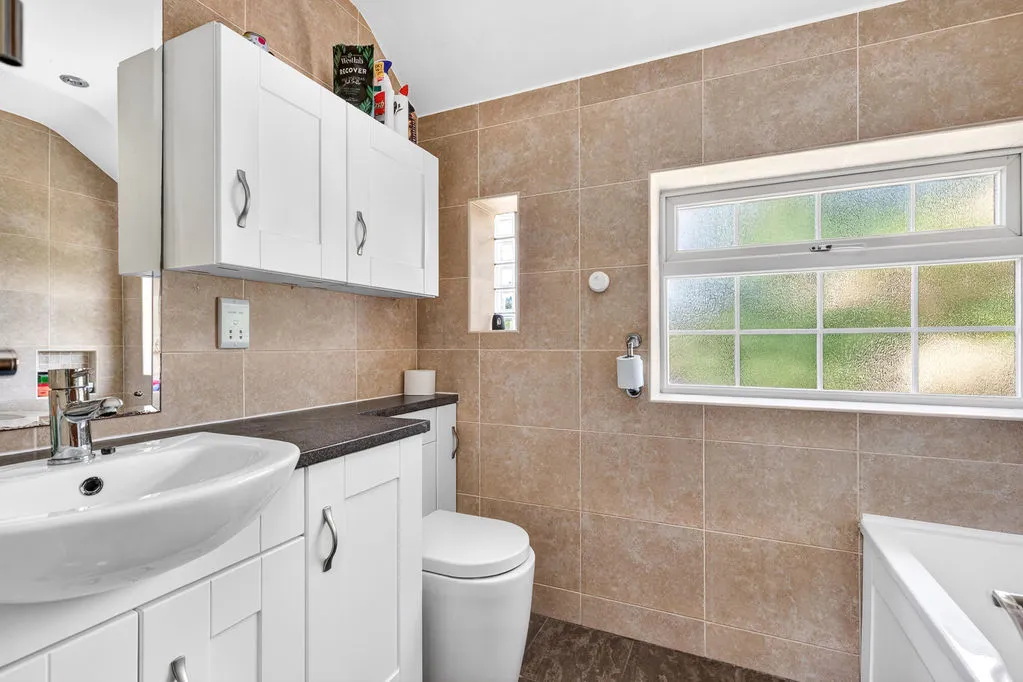 Braycourt Avenue, Walton-On-Thames KT12 2BB, photo 19