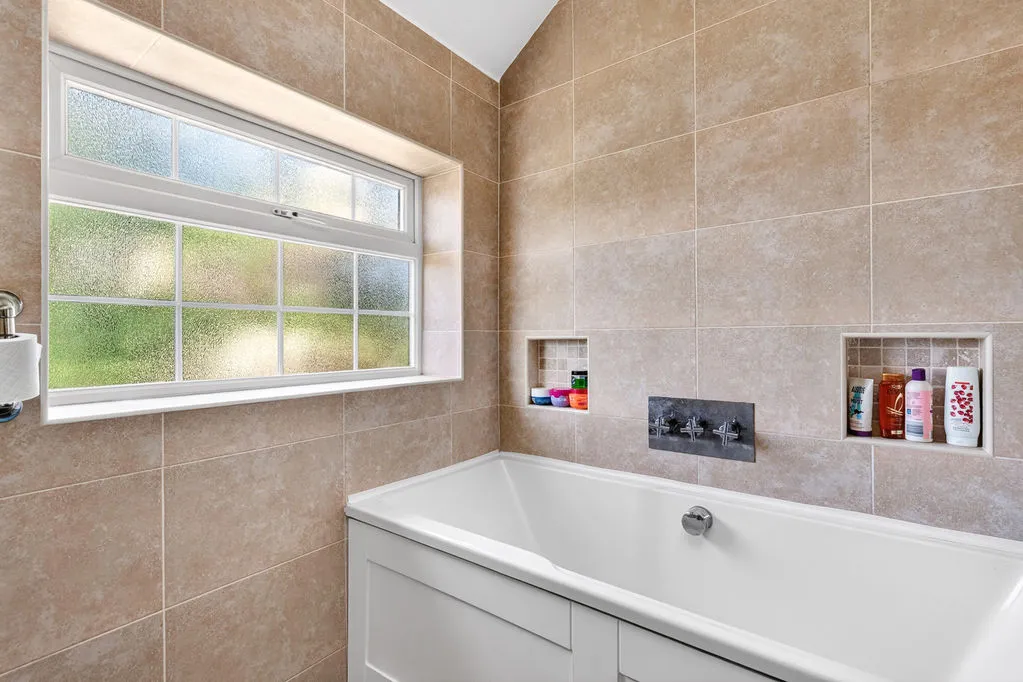Braycourt Avenue, Walton-On-Thames KT12 2BB, photo 20