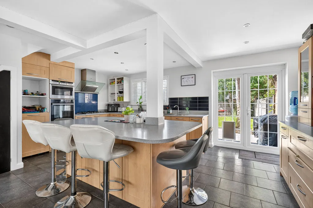 Braycourt Avenue, Walton-On-Thames KT12 2BB, photo 4