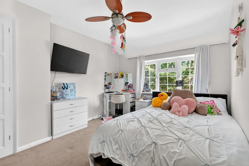 Braycourt Avenue, Walton-On-Thames KT12 2BB, photo 15