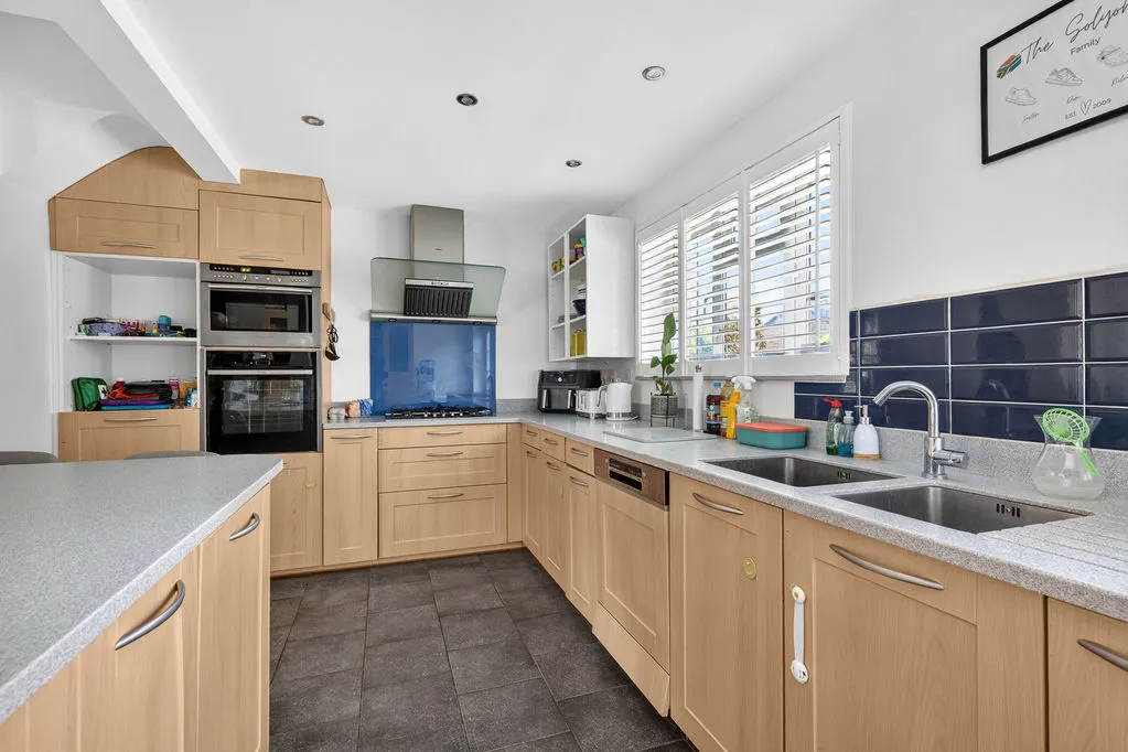 Braycourt Avenue, Walton-On-Thames KT12 2BB, photo 6