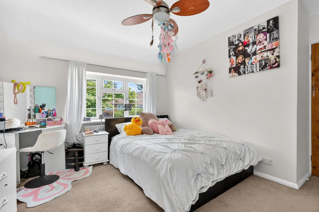 Braycourt Avenue, Walton-On-Thames KT12 2BB, photo 16