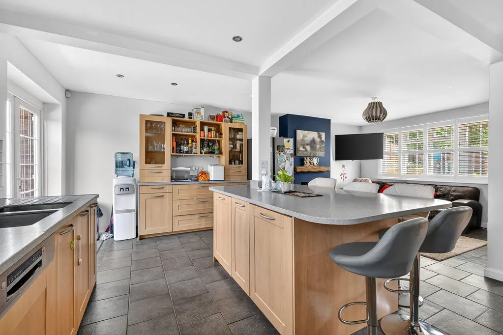 Braycourt Avenue, Walton-On-Thames KT12 2BB, photo 8