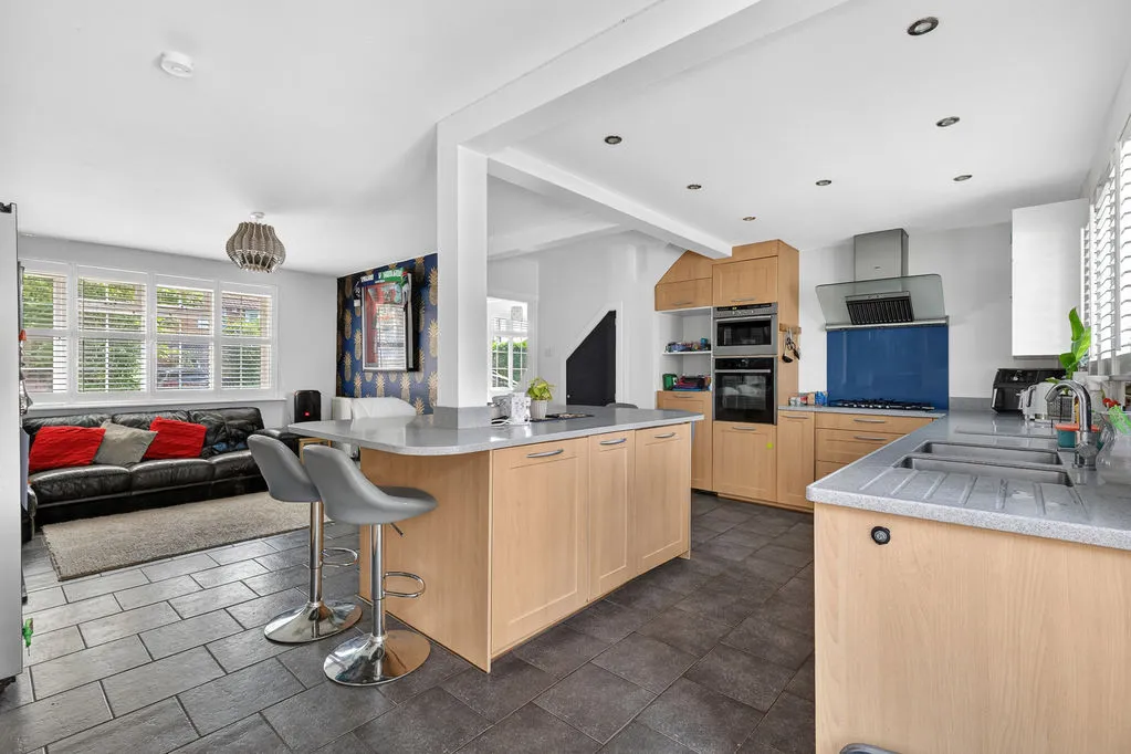 Braycourt Avenue, Walton-On-Thames KT12 2BB, photo 9