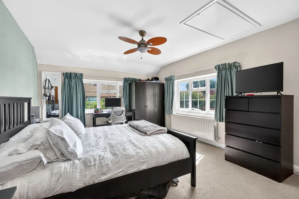 Braycourt Avenue, Walton-On-Thames KT12 2BB, photo 13