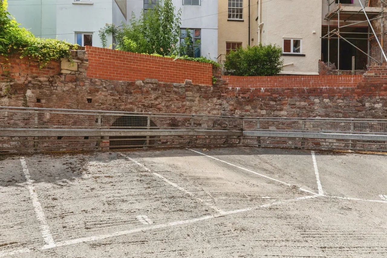 Burton Court, Bristol, BS8, photo 14