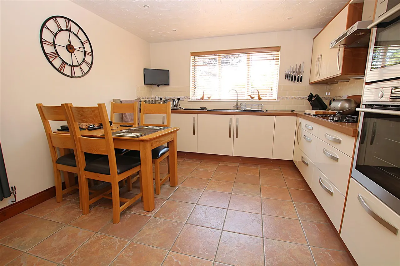 Battalion Drive, Wootton, photo 5