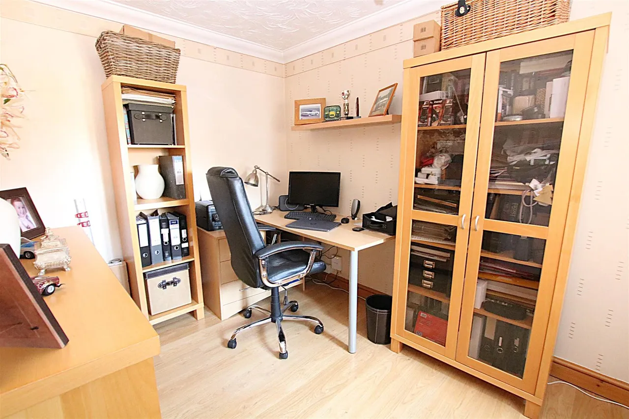 Battalion Drive, Wootton, photo 9